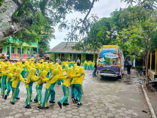 Pusat Psikologi TNI Gandeng CT Arsa Laksanakan Bakti Sosial