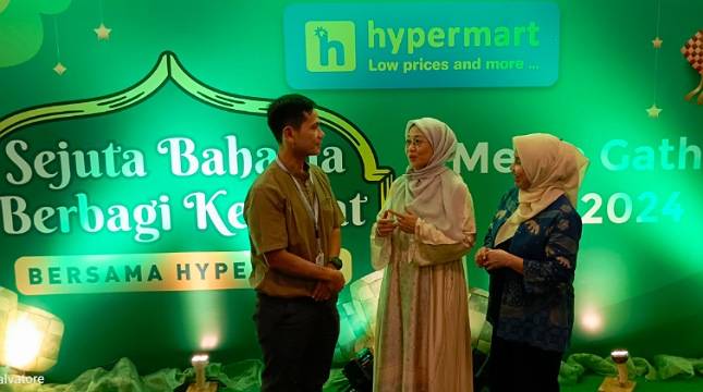 Tetap Dekat dengan Masyarakat, Hypermart Berbagi Kebahagiaan Lewat Program 'Sejuta Bahagia Berbagi Ketupat'