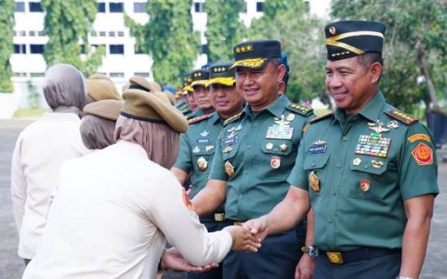 Panglima Jenderal TNI Agus Subiyanto Laksanakan Apel Khusus dan Halal Bihalal di Mabes TNI