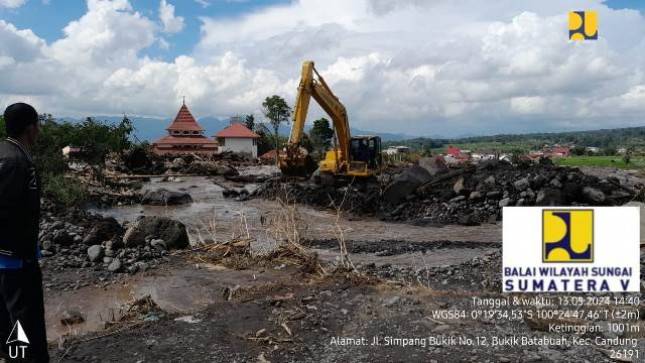 Kementerian PUPR Kerahkan Alat Berat Tangani Banjir Lahar Dingin di Sumbar