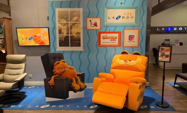 La-Z-Boy Pamer Kursi Malas Garfield Dengan Berbagai Kejutan Berhadiah