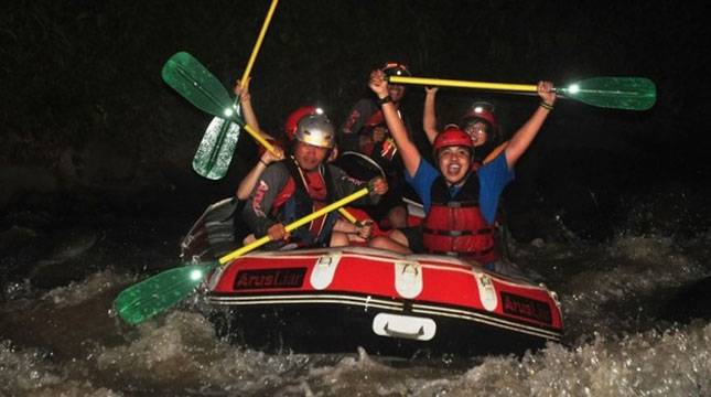 Situbondo Tawarkan Arung Jeram Pada Malam Hari Mengarungi Sungai Samir