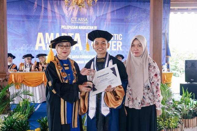 Wow Lulusan Terbaik, Tiga Siswa dari Keluarga Kurang Mampu di Sukoharjo Raih Beasiswa Luar Negeri