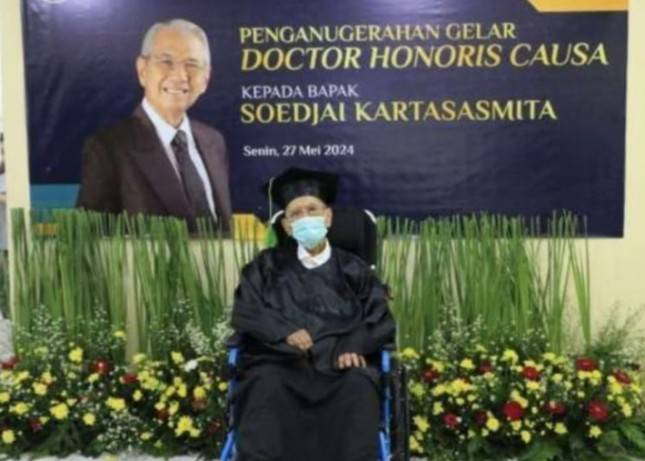 Soedjai Kartasasmita, Sang Begawan Perkebunan Indonesia, Terima Doctor Honoris Causa