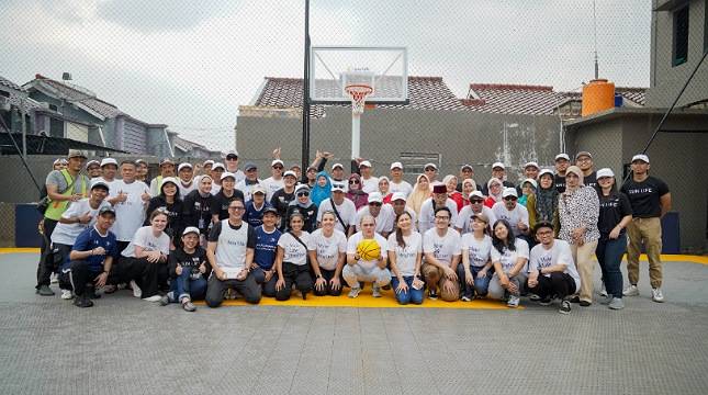 Ajak Generasi Muda Hidup Sehat, Sun Life - Beyond Sport Renovasi Lapangan Basket di Depok