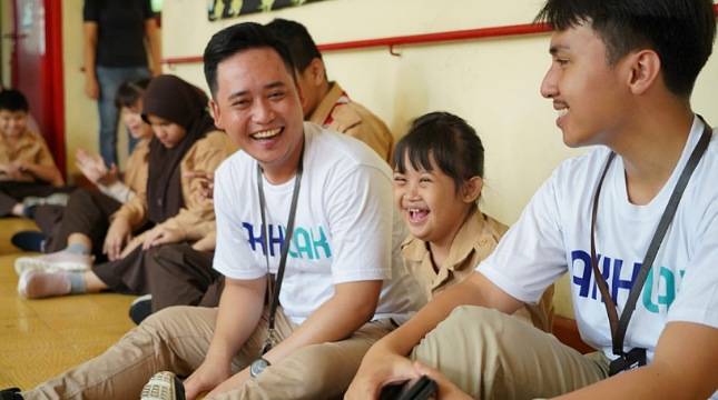 HUT ke-25, Milenial PNM Berbagi Suka di SLB Rawinala