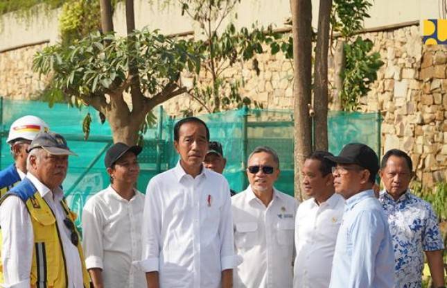 Presiden Jokowi Tinjau Wujud Rancangan Jalan Sumbu Kebangsaan Sisi Barat IKN