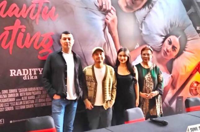 Raditya Dika 100 Persen Menjadi Aktor di Film Catatan Harian Menantu Sinting