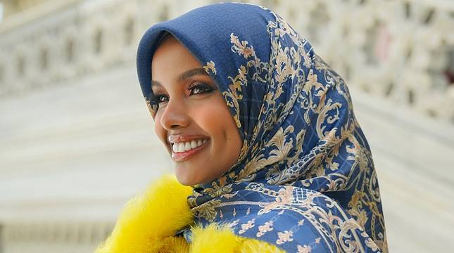 Buttonscarves Menggandeng Halima Aden, Supermodel Hijab Pertama di Dunia Sebagai Ikon &ldquo;The Crown Series&rdquo;