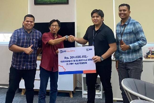 BRI Insurance Bayarkan Klaim Asuransi Alat Berat  Sebesar Rp. 300 Juta di Jambi