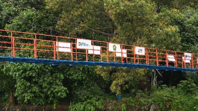 Bangun Jembatan Gantung, BRI Bantu Mobilitas Warga dan Dorong Ekonomi Masyarakat Desa