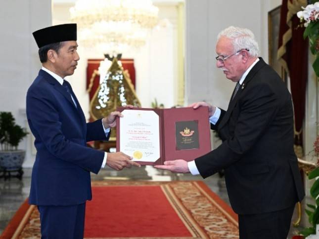 Presiden Jokowi Menerima Penghargaan Tertinggi dari Pemerintah Palestina  