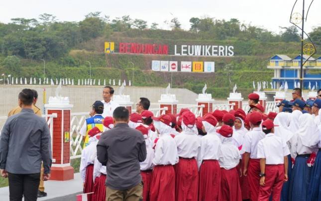 Presiden Jokowi Resmikan Bendungan Leuwikeris Garapan Hutama karya