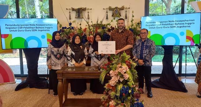 EF Kids & Teens Resmikan Center ke-100 dan Umumkan Program CSR Pelatihan Bahasa Inggris untuk Guru