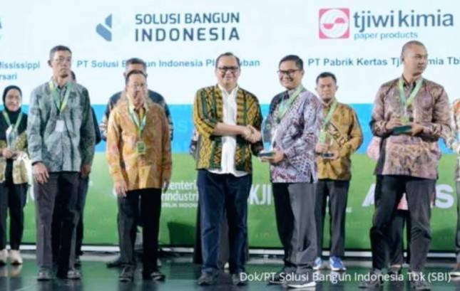  PT Solusi Bangun Indonesia Tbk (SBI) Raih Penghargaan Industri Hijau 2024 dari Kemenperin 