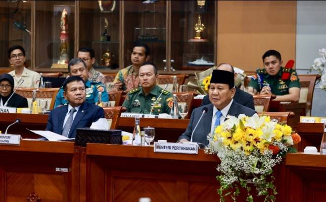 Menhan Prabowo Hadiri Rapat Kerja Bersama Komisi I DPR RI