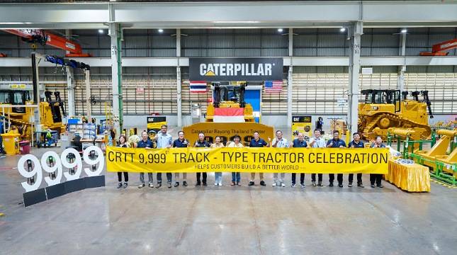 Trakindo Laksanakan Handover Unit Track Type Medium Cat&reg;&nbsp;D8 ke-9999 kepada Jhonlin Group