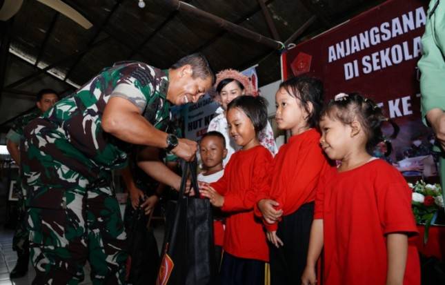 Aster Panglima TNI Kunjungi Sekolah Darurat Kartini Sebagai Wujud Kepedulian Pada Dunia Pendidikan