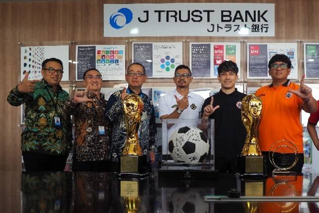 J Trust Bank Luncurkan Kartu Debit Co-Branding  'TORA PERSIJA untuk Jakmania'