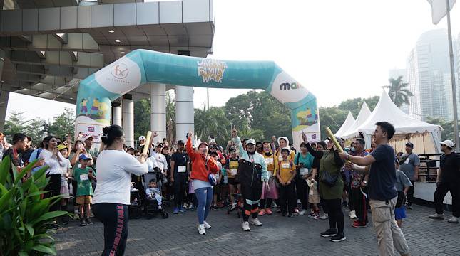 Jalan Sehat Bersama Keluarga di Jakarta Family Walk By MALO Enterprise