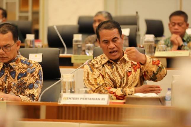 Mentan Amran Tegas Blacklist dan Cabut Izin 4 Perusahaan Pemalsu Pupuk