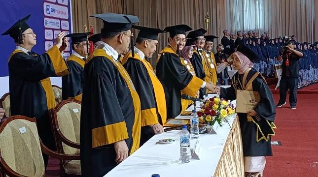 Wisuda ke-XXXIII STMA Trisakti: Perkuat Human Capital yang Profesional di Industri Perasuransian