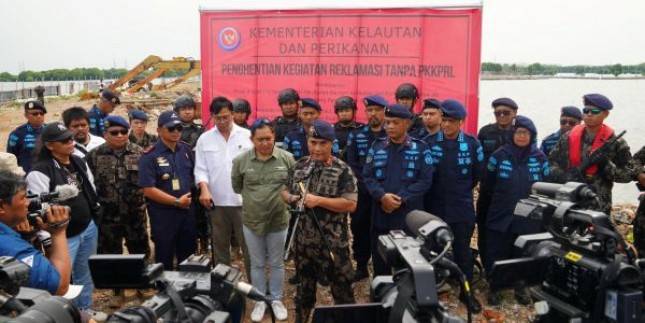  Diduga Tidak Dilengkapi Izin, KKP Segel Pagar Laut di Perairan Bekasi