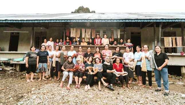 Melestarikan Tenun Dayak Iban: Program Aram Bekelala Yayasan Kawan Lama