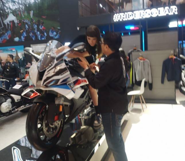 BMW Motorrad Indonesia Luncurkan 3 Produk Motor Terbaru di IIMS 2025