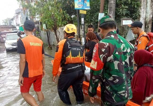 DMC & Dompet Dhuafa Sulsel Sisir Penyintas Banjir di Belasan Kecamatan Terdampak