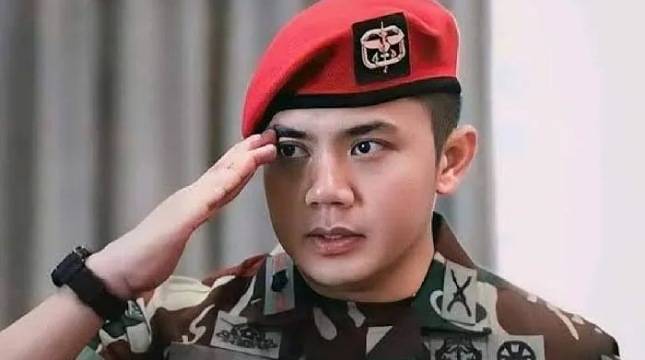 Wakil Ketua Komisi I DPR RI Sebut Seskab Teddy Tak Perlu Mundur