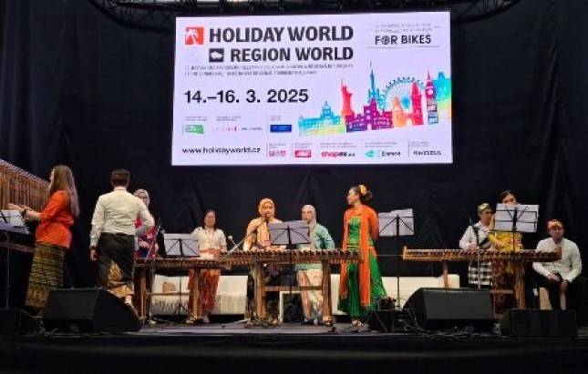 Paket Wisata Indonesia Menarik Minat Ratusan Pengunjung Pameran Holiday World & Region World Fair di Ceko