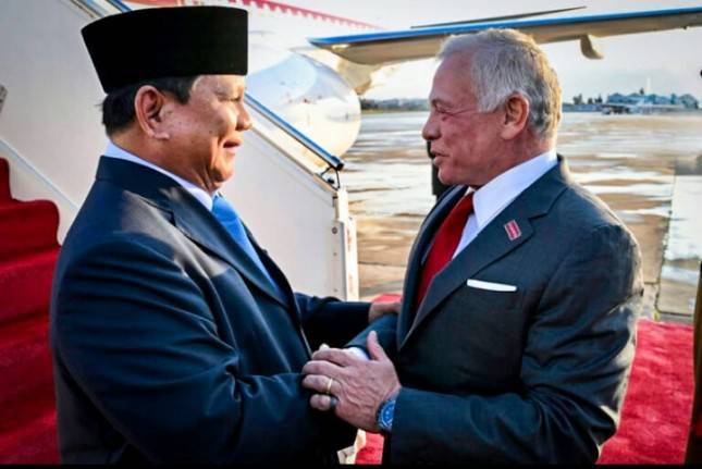 Tiba di Bandar Udara Militer Marka, Amman, Presiden Prabowo Disambut Langsung Raja Abdullah II 