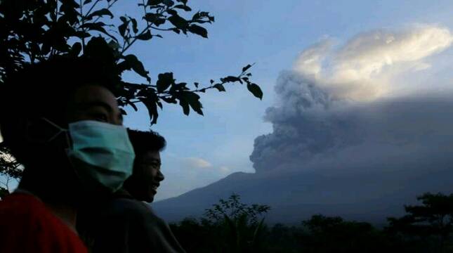 Kembali Erupsi, Gunung Agung Dinyatakan Siaga III