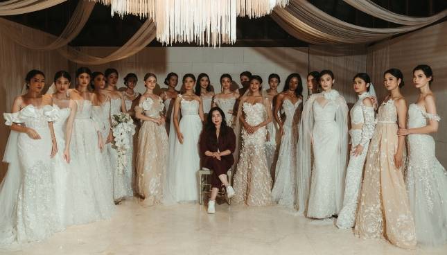 Phangsanny Gelar Solo Fashion Show Terbesar di Bali, Suguhkan 41 Gaun Mewah Bernuansa Romantis