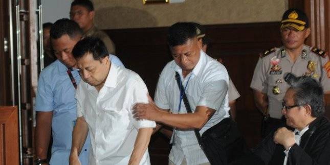 Setya Novanto Didakwa Terima Lebih 7,3 Juta Dolar 