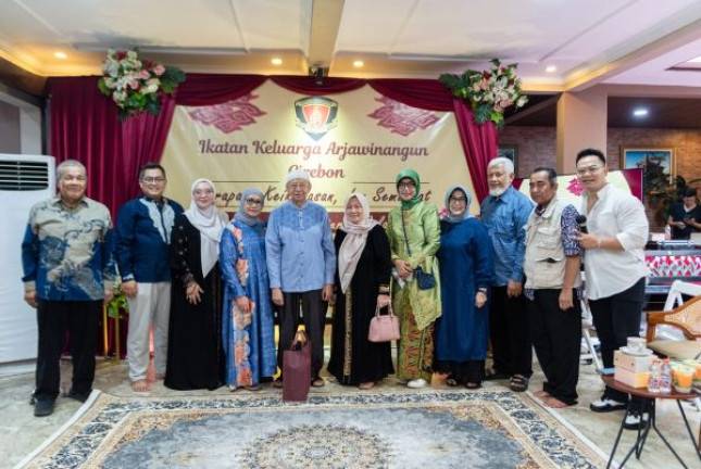 Estafet Kepemimpinan IKAC: Dari Dr. Firman Adi Candra ke Hj. Evie Kusfayanti, Perkuat Sinergi Warga Arjawinangun Cirebon