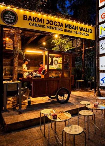 Bakmi Jogja Mbah Walid Buka Cabang di Kendal&ndash;Menteng: Aroma Bara Arang Bikin Rindu Pulang