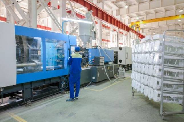Lonjakan Biaya Pukul Industri Plastik, Pelumas Sintetis dan Layanan MACHINEXT Jadi Jurus Efisiensi