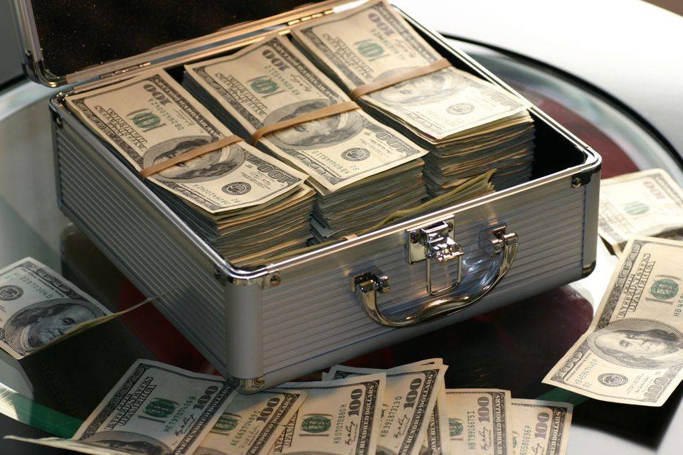 Perbedaan Deposito dan Tabungan: Mana yang Lebih Menguntungkan untuk Investasi Jangka Panjang 2026? Simak Penjelasan Lengkapnya Sebelum Anda Memilih Instrumen I