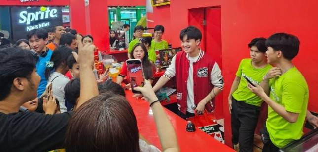 Kehadiran Kairi Jadi Magnet Pengunjung Booth Mabell di Jakarta Fair 2026