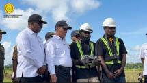 Menteri Pertanian Amran Sulaiman saat meninjau langsung kawasan pertanian di Distrik Semangga, Waninggap Kai, Merauke, Papua Selatan. (foto: layar tangkap Ig/AI)