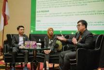 Ketiga pemenang SOYJOY Nutrition Award saat mempresentasikan inovasi mereka pada Temu Ilmiah Nasional II PERSAGI.