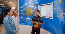 Menteri Pariwisata Widiyanti Putri Wardhana bersama Bupati Belitung Djoni Alamsyah Hidayat saat mengunjungi Belitong Geopark Information Center menjelang proses revalidasi Belitong UNESCO Global Geopark (UGGp), Minggu (5/7/2026).