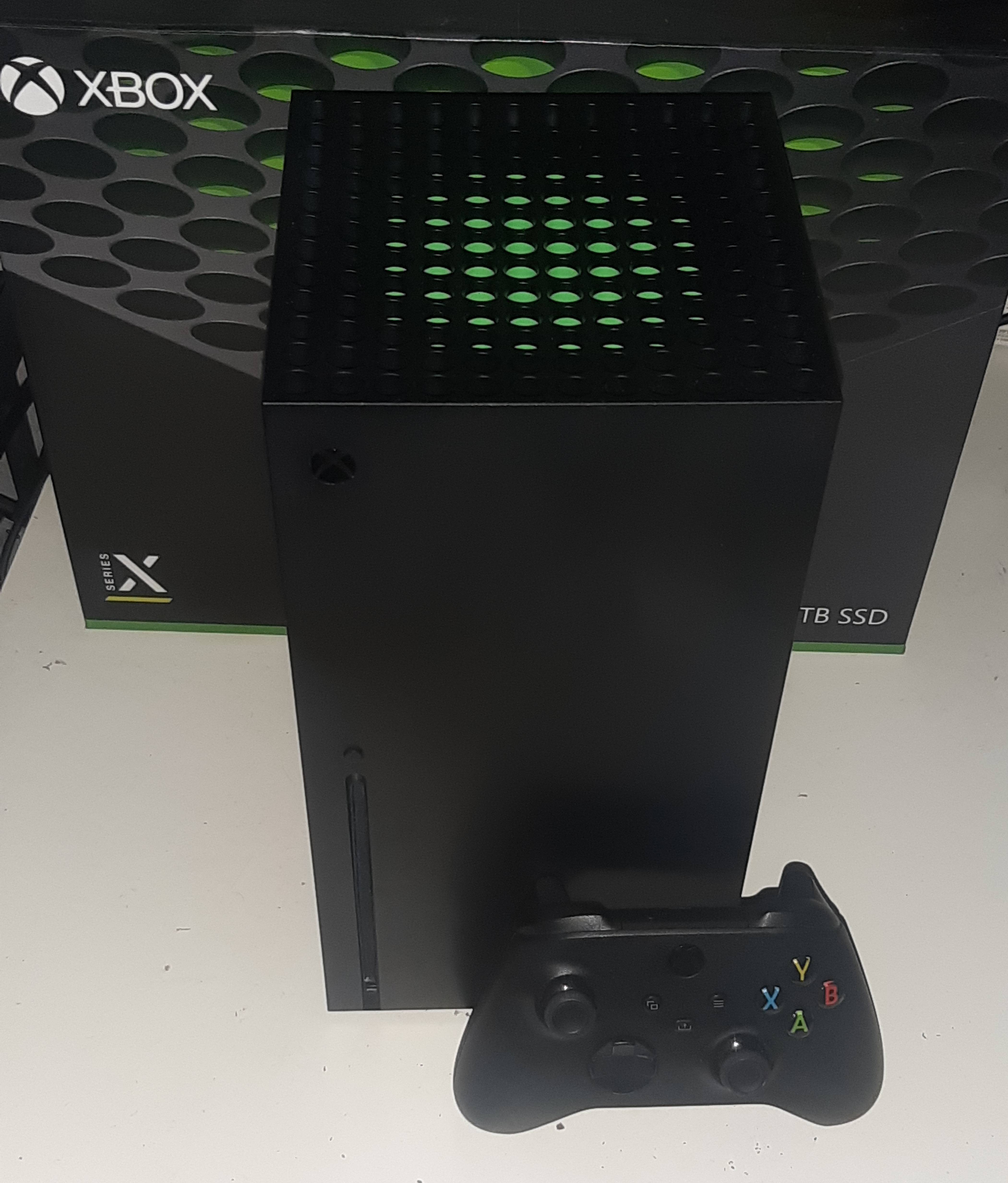 Xbox Series X Console - Ilustrasi Xbox Game Pass