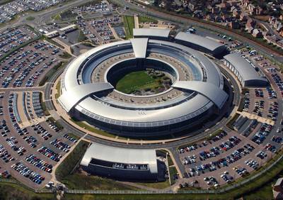 GCHQ aerial - kantor pusat badan intelijen Inggris, anggota Five Eyes - Wikimedia Commons