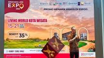 CEO Residential National Sinar Mas Land, Prasetijo Tanumihardja memberikan kata sambutan dalam acara SML Property Expo