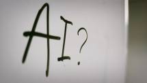 a sign with a question mark and a question mark drawn on it (Foto: Nahrizul Kadri / Unsplash)