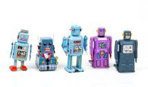 blue and purple robot toy (Foto: Eric Krull / Unsplash)