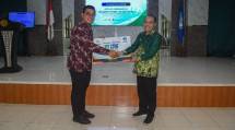Penyerahan donasi ke PP Muhammadiyah